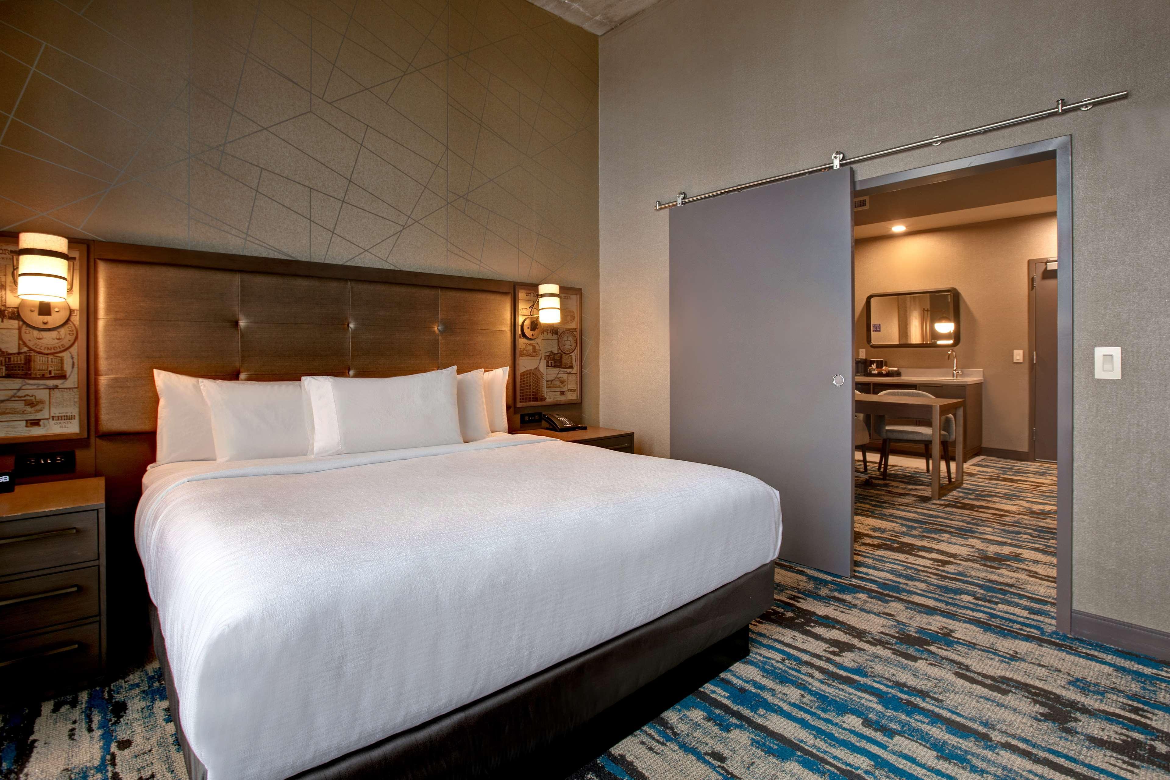 Embassy Suites By Hilton Rockford Riverfront Esterno foto