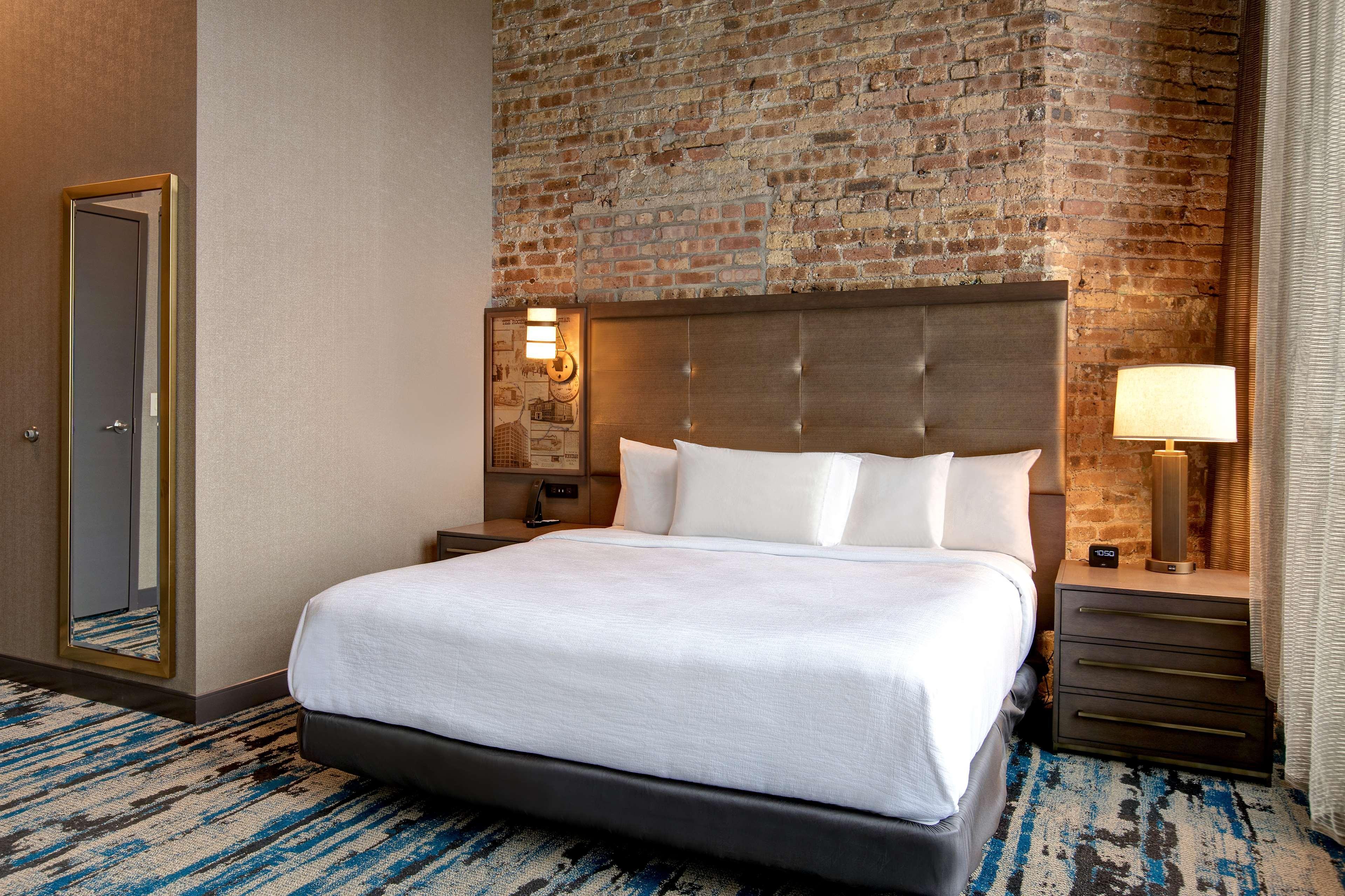 Embassy Suites By Hilton Rockford Riverfront Esterno foto