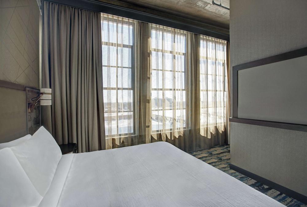 Embassy Suites By Hilton Rockford Riverfront Esterno foto