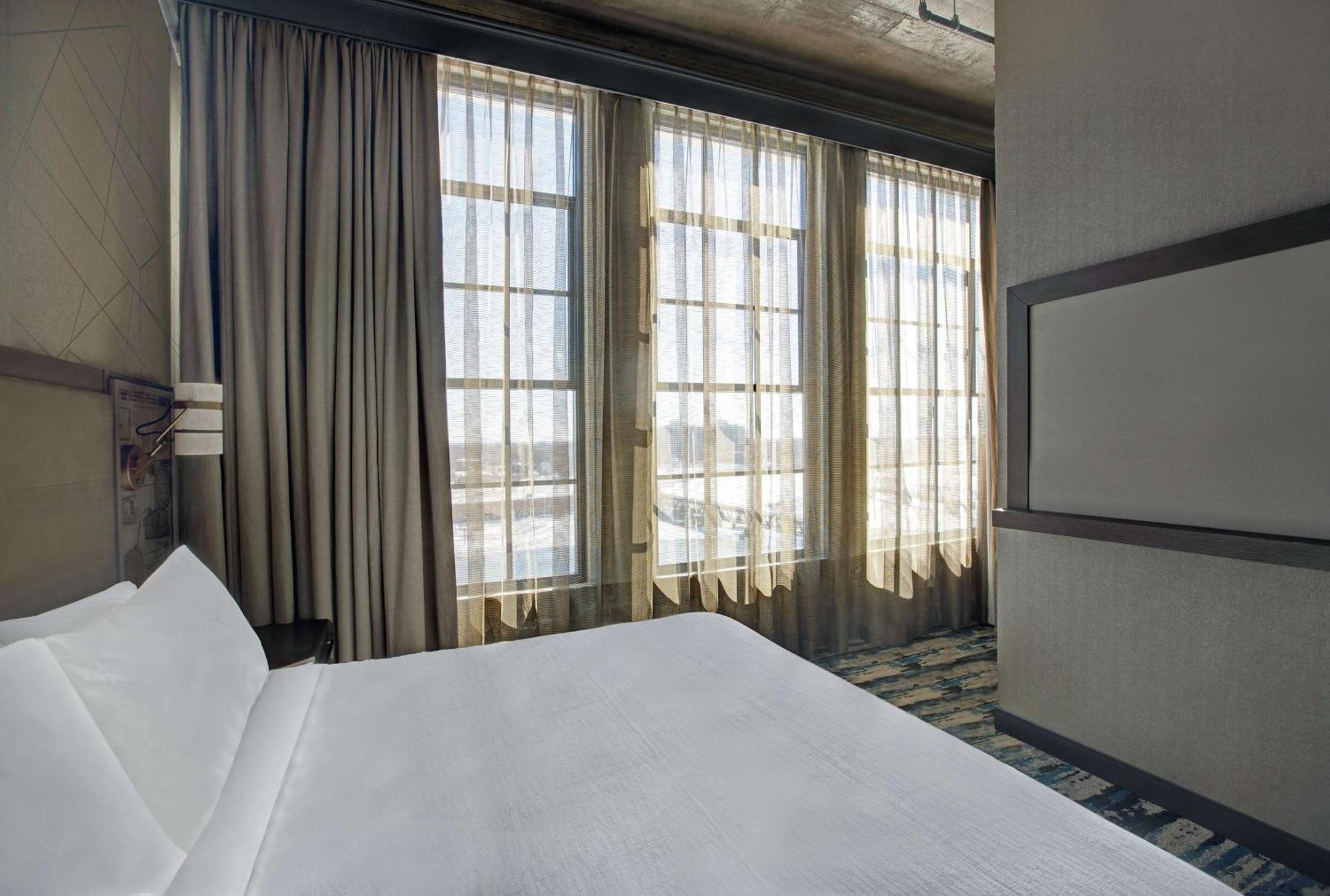 Embassy Suites By Hilton Rockford Riverfront Esterno foto