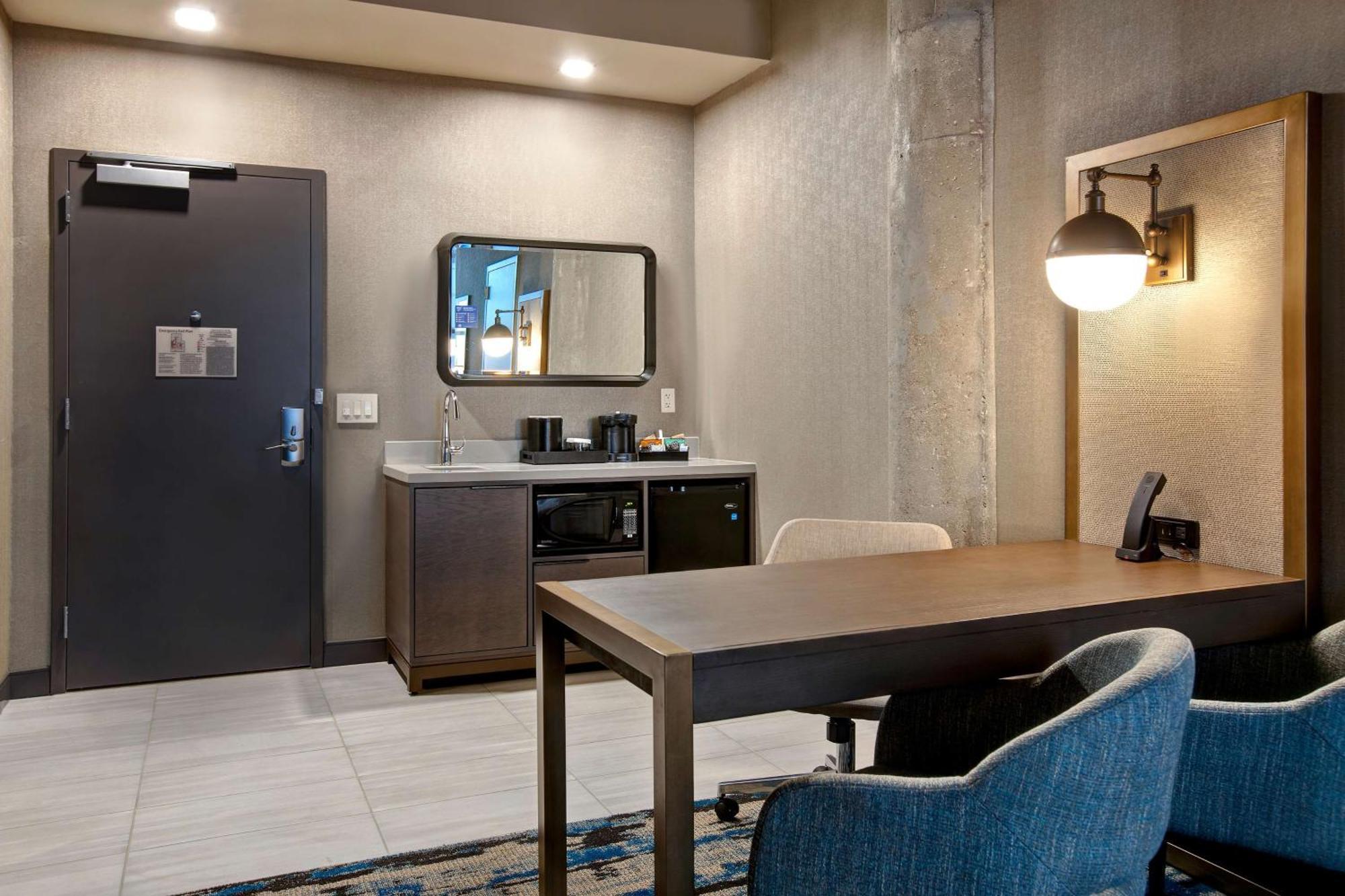 Embassy Suites By Hilton Rockford Riverfront Esterno foto