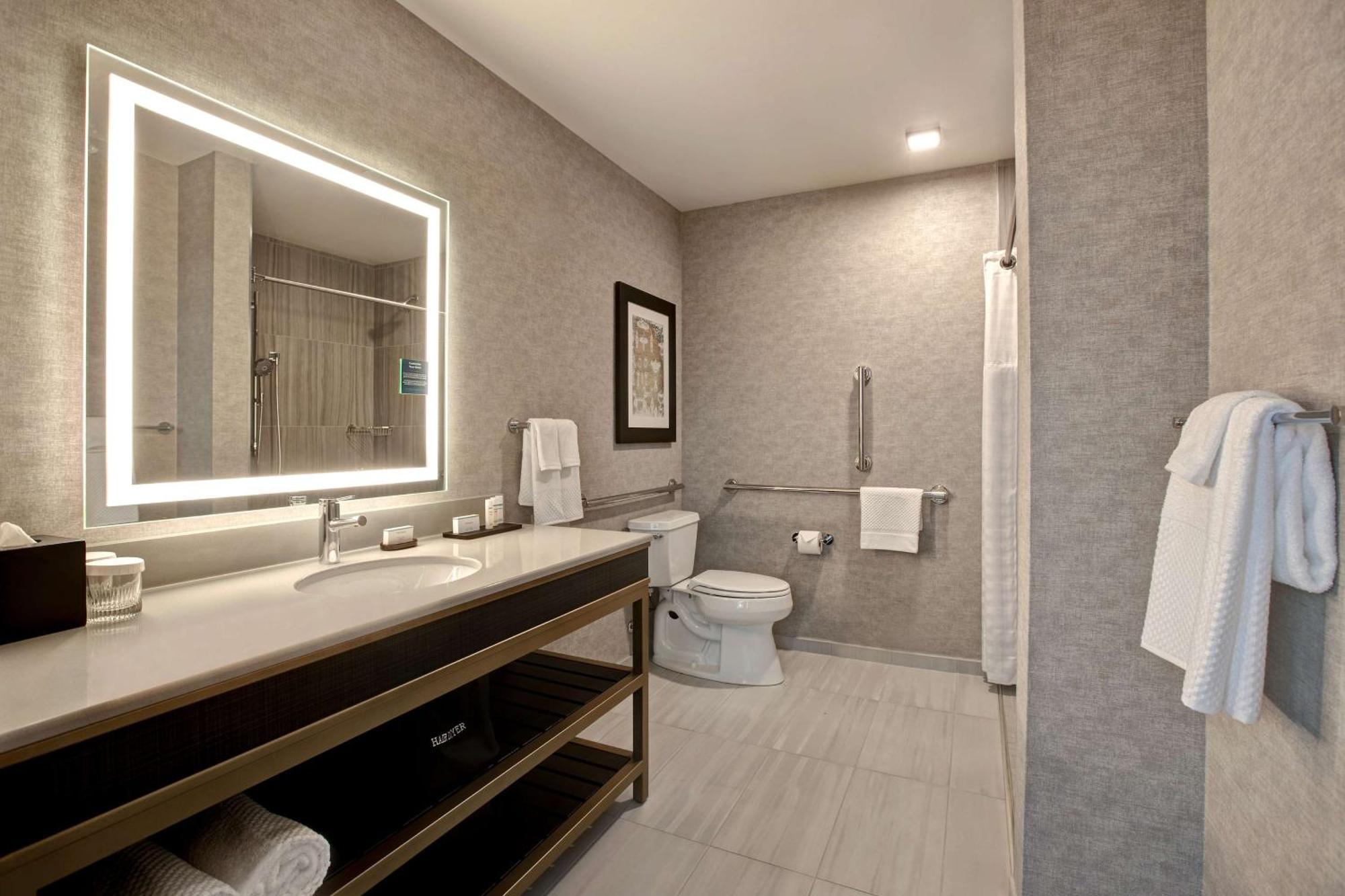 Embassy Suites By Hilton Rockford Riverfront Esterno foto
