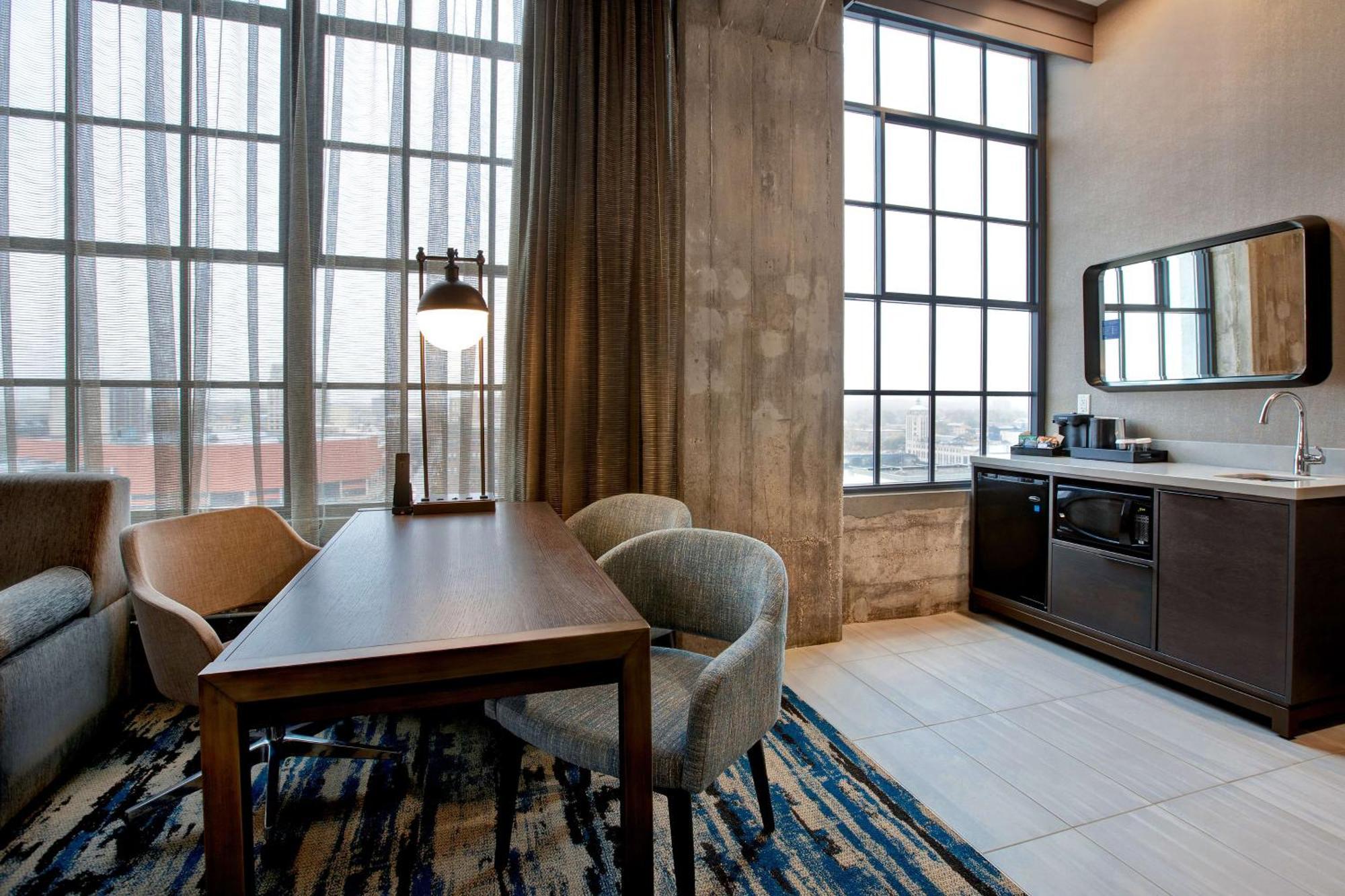 Embassy Suites By Hilton Rockford Riverfront Esterno foto