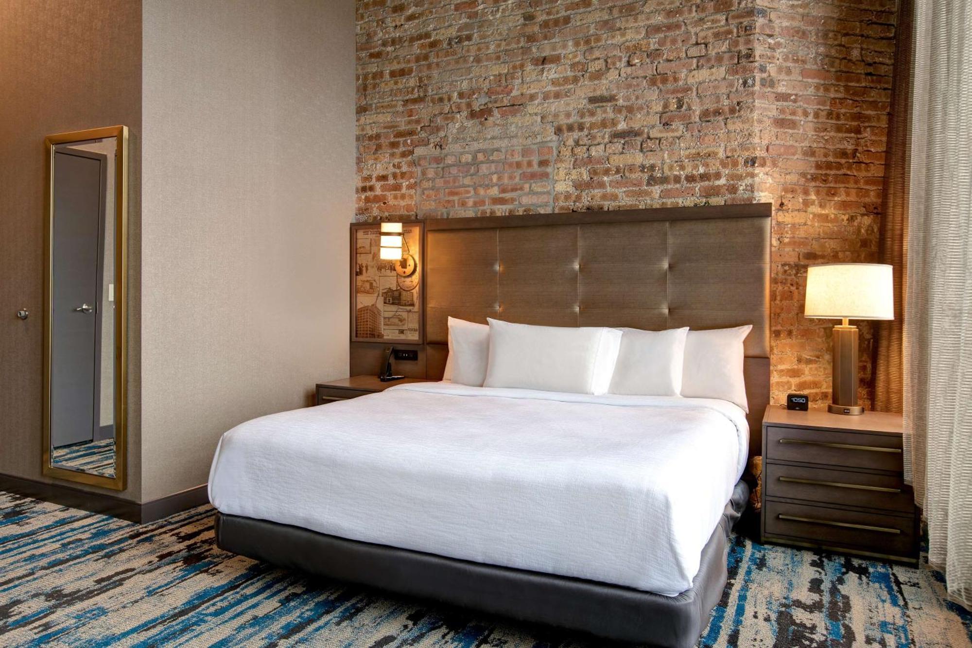 Embassy Suites By Hilton Rockford Riverfront Esterno foto